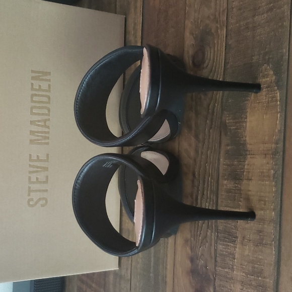 STEVE MADDEN "SWAN" HEELS - Picture 3 of 7